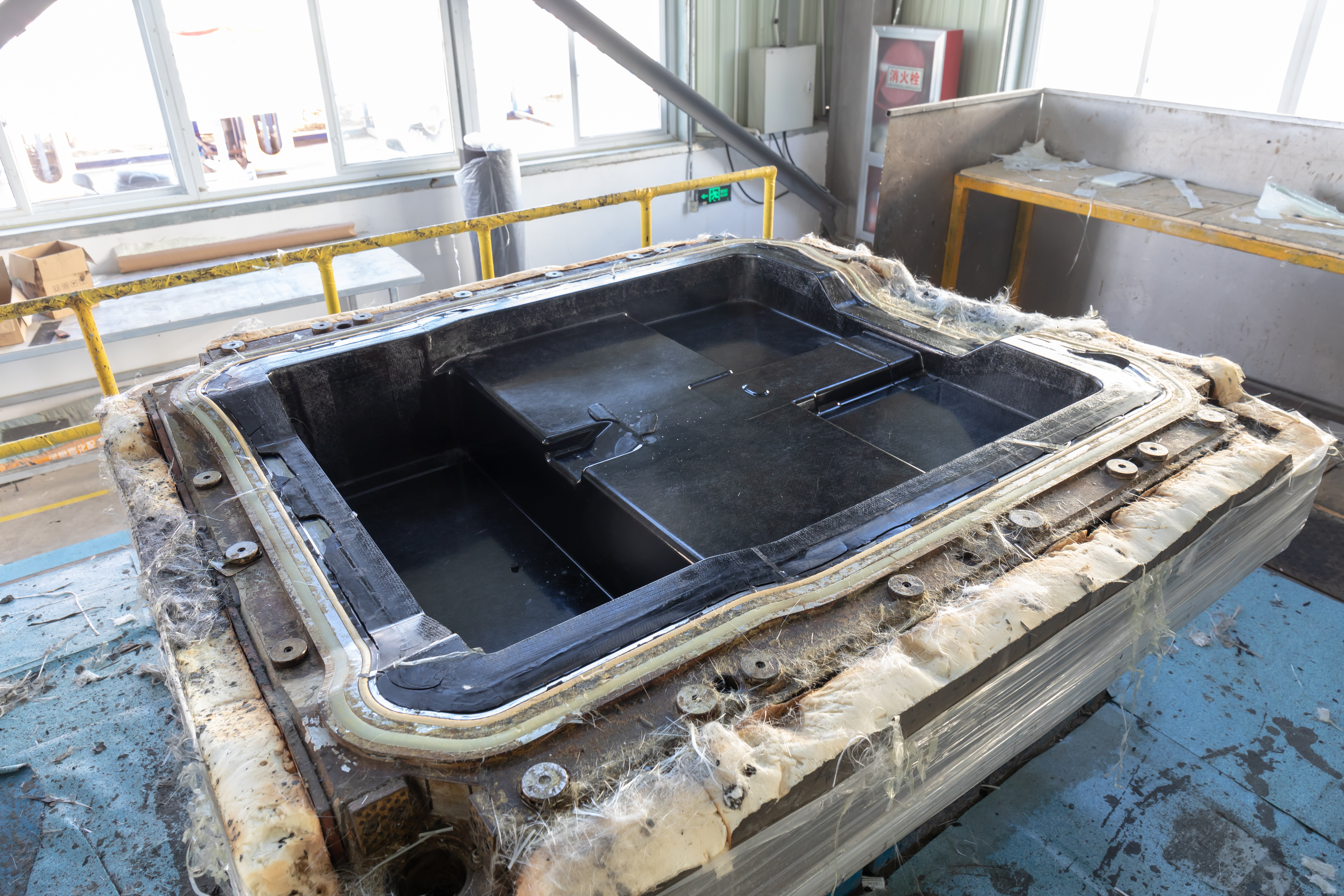 ** Comparaison entre le processus de perfusion sous vide et le processus de mise à la main **