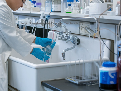 Lavabos personnalisables en fibre de verre pour les environnements à fort trafic et difficiles